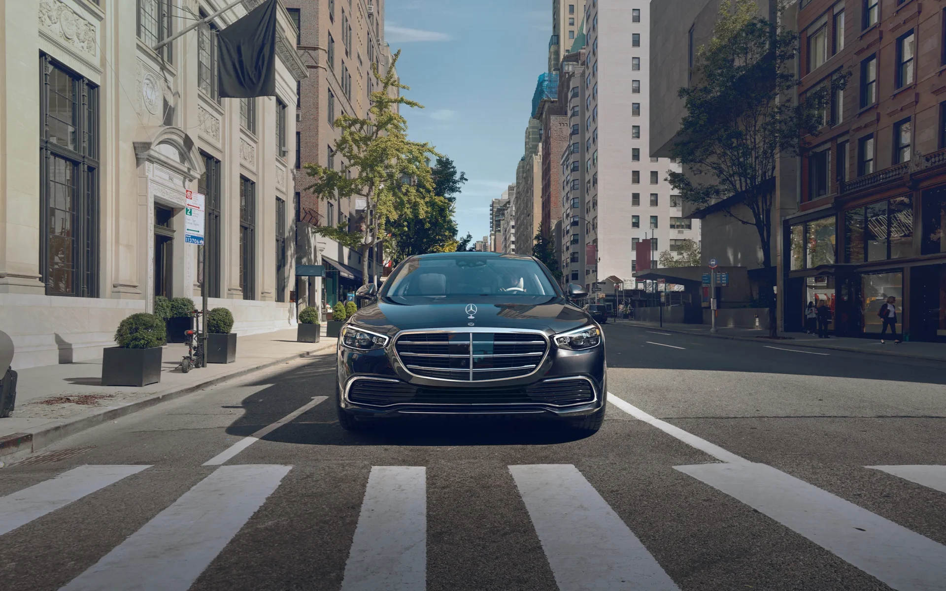 Mercedes 500 city street front view