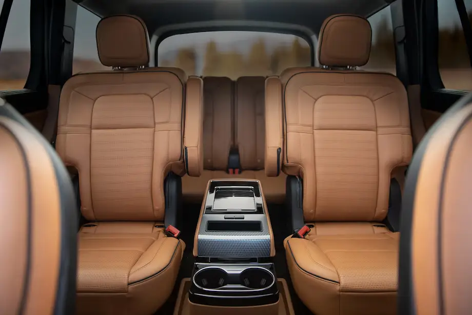 Lincoln Aviator interior