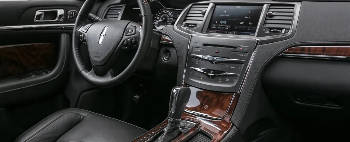 mkt town car interior