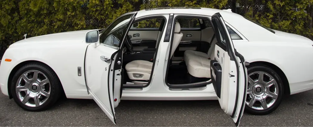 side view inside of rolls royce ghost