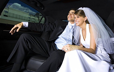 wedding couple in limo